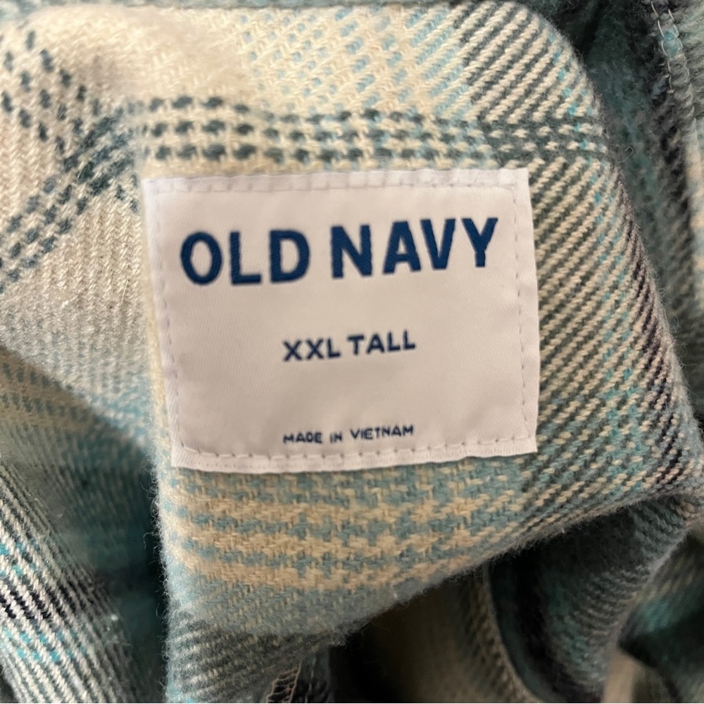 Old Navy Oversized Brushed Plaid Shacket - Picture 7 of 8